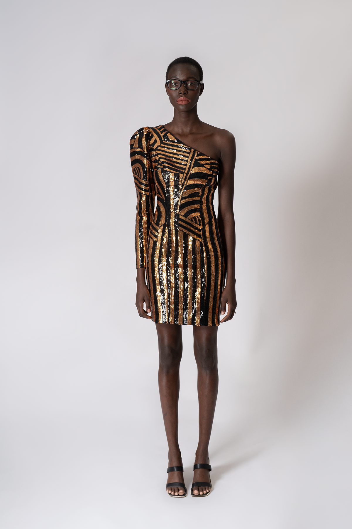 BLACK GOLD SEQUIN EMBROIDERED SHOULDER LIGHT DRESS